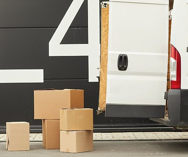 Cargo delivery by van